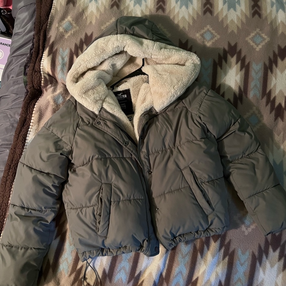 Hollister women’s puffer jacket